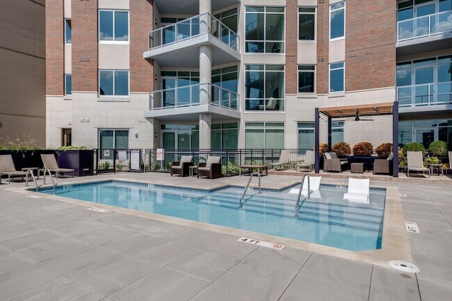 Building Photo - 20 Rutledge St