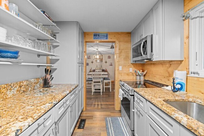 Building Photo - 2140 Battle Hill Rd