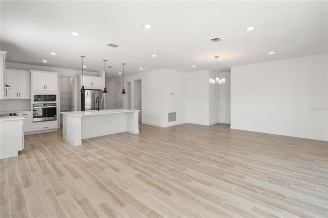 Building Photo - 14797 Milfoil Ave