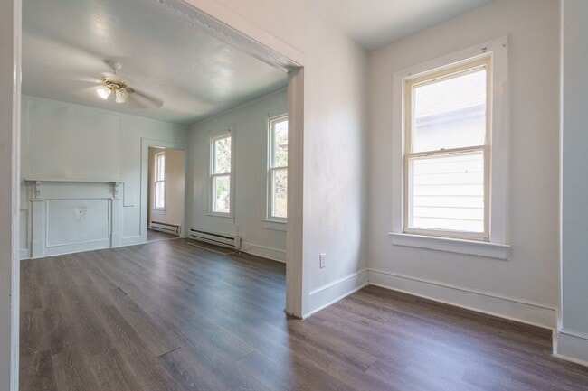 Building Photo - MOVE IN READY 4 Bedroom in Chesapeake!