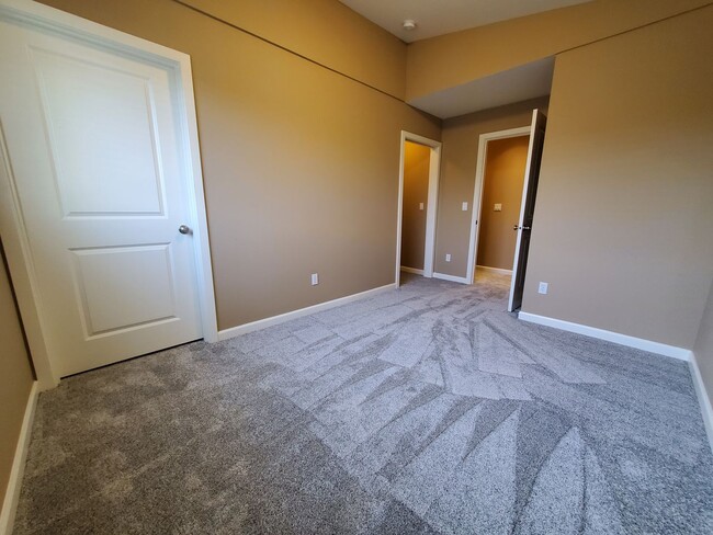 Building Photo - Double Master Suite Townhouse in Beaverton