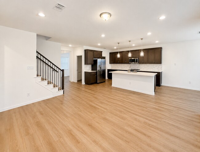 Building Photo - 715 Roanoke Dr