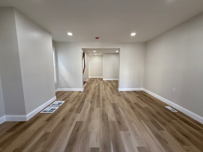 Building Photo - 73 E Jersey St