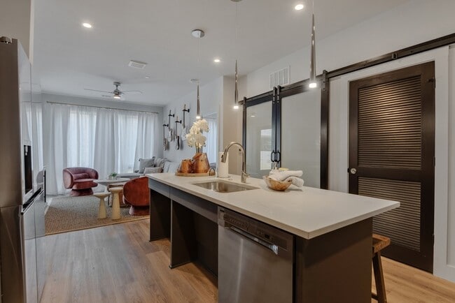 Building Photo - 303 31st Ave N