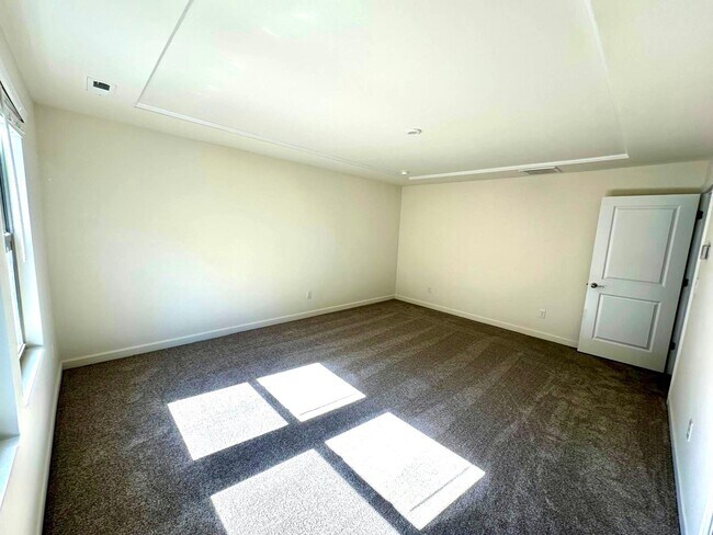 Building Photo - 11148 Comiskey Ln