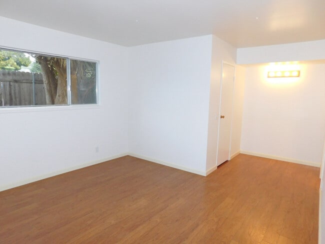 Building Photo - Charming 3 Bedroom Home in North Goleta