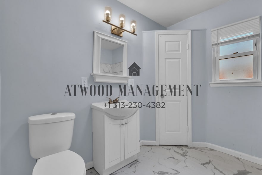 Building Photo - This beautifully updated 4-bedroom, 2-bath single-family home is ready for move-in!