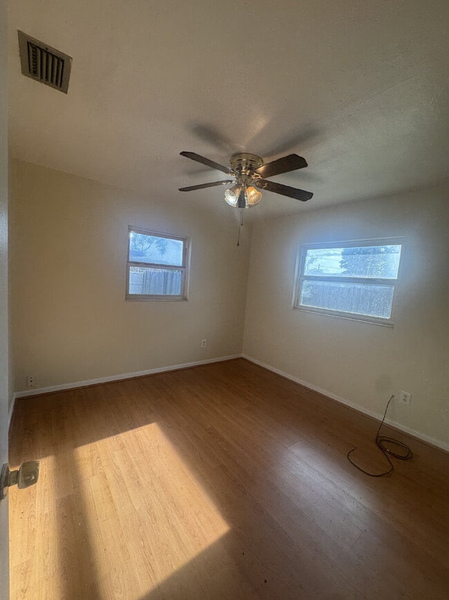 Building Photo - Cozy 3 Bedroom Home in Quiet Community | Hardwood Floors | Large Yard