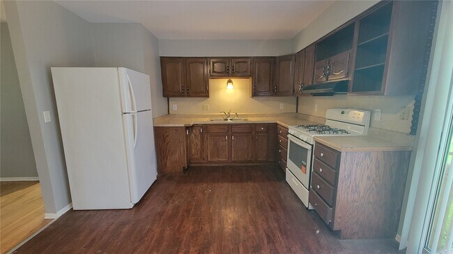 Building Photo - 800 Laredo Ave