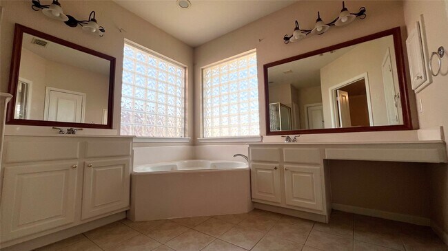 Building Photo - 4223 Country Heights Ct