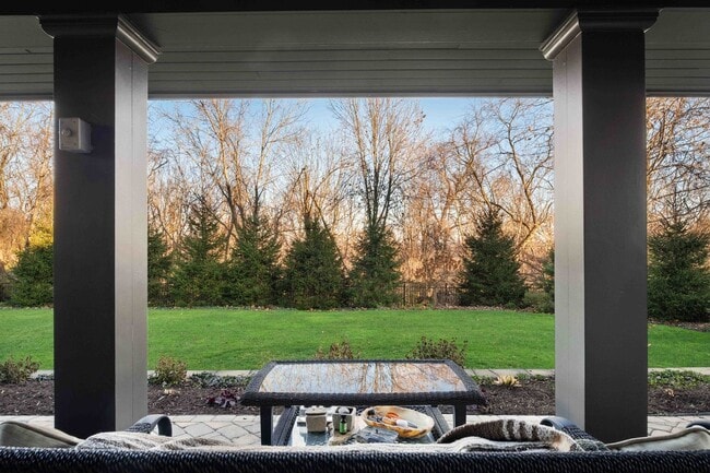 Building Photo - Fully-Furnished Luxurious Home in Nevillewood