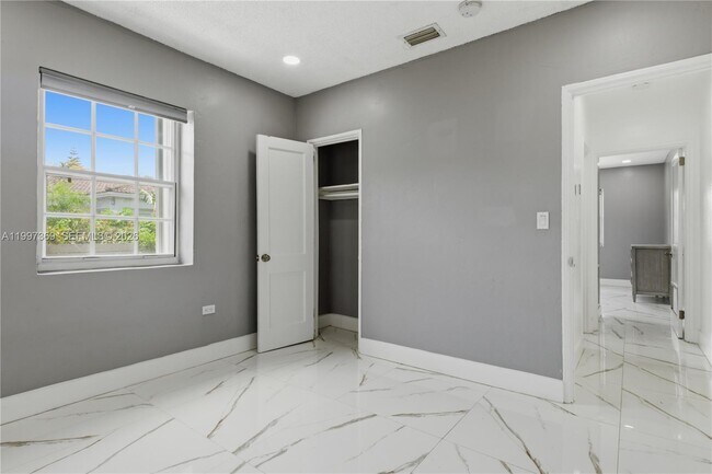 Building Photo - 11221 NE 9th Ave