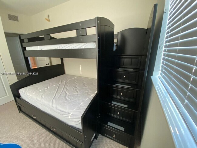 Building Photo - 480 Hibiscus St