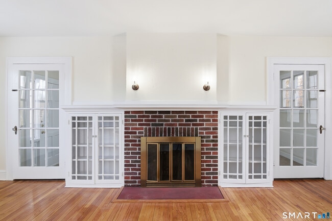 Building Photo - 815 E Main St