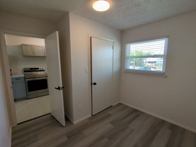 Building Photo - 2015 Duncan Ave