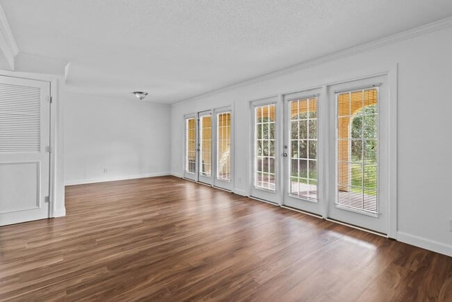 Building Photo - 3918 La Mirada Dr N