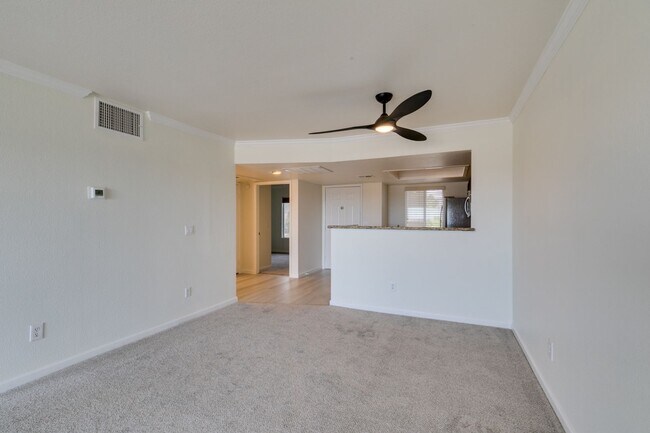 Building Photo - GORGEOUS 2 BEDROOMS UNIT*UPGRADED*TONS OF ...