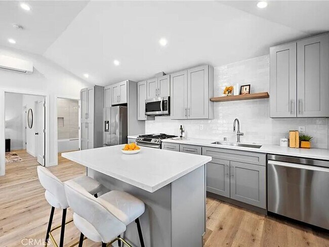Building Photo - BRAND NEW 1BR + 1BA ADU / IN UNIT LAUNDRY ...