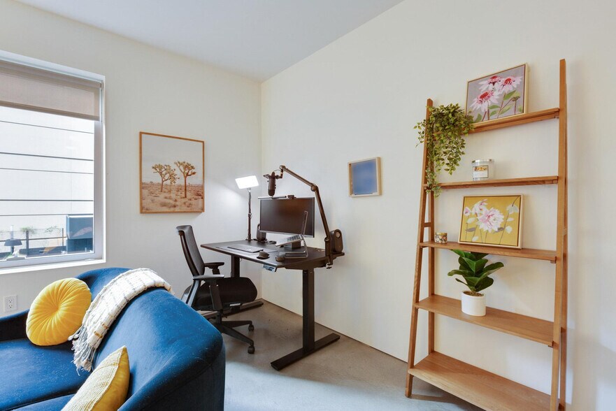 Building Photo - 18 10th St