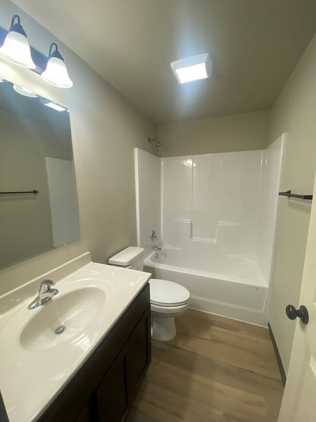 Building Photo - 5 BED | 2 BATH | DOUBLE GARAGE | RAPID VALLEY