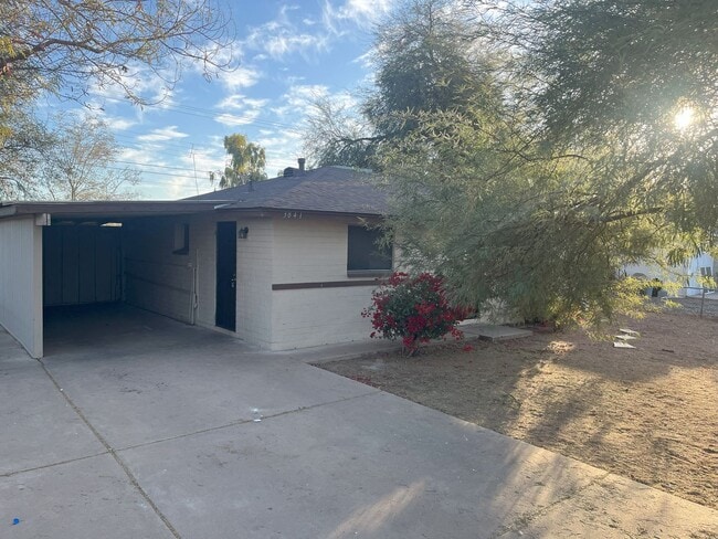 Primary Photo - Fantastic 3BR/1BA West Valley Home – Spaci...