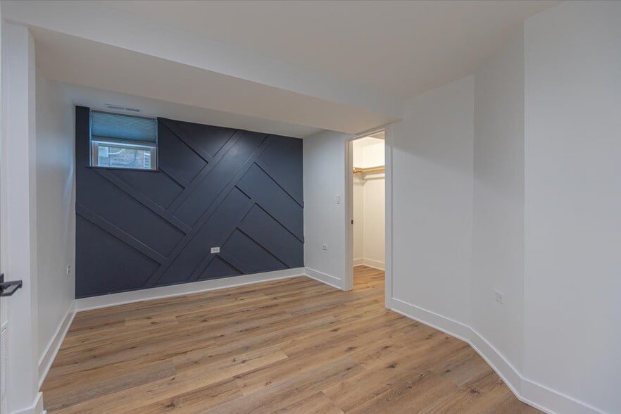 Building Photo - 1732 W Beach Ave