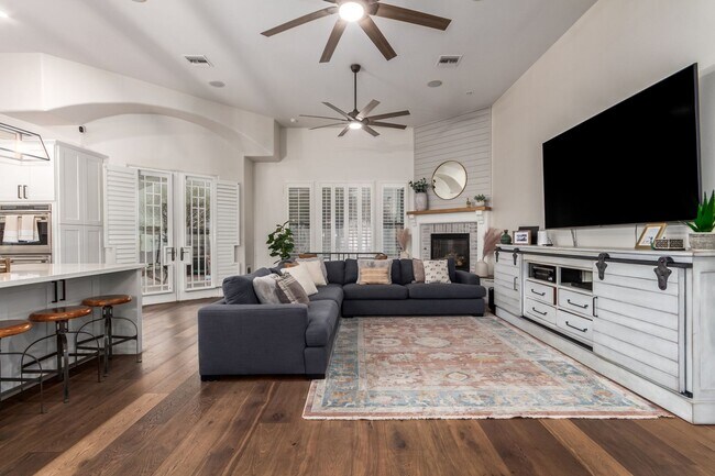 Building Photo - Beautiful 6-bedroom basement home