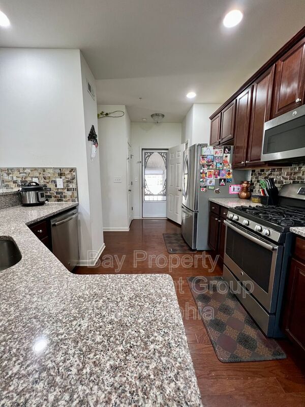 Building Photo - 151 Fairfield Cir N