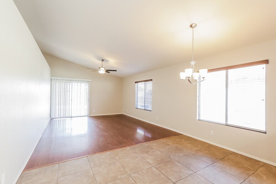 Building Photo - 2829 W Grenadine Rd