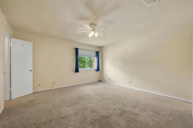 Building Photo - 2316 Montclaire St