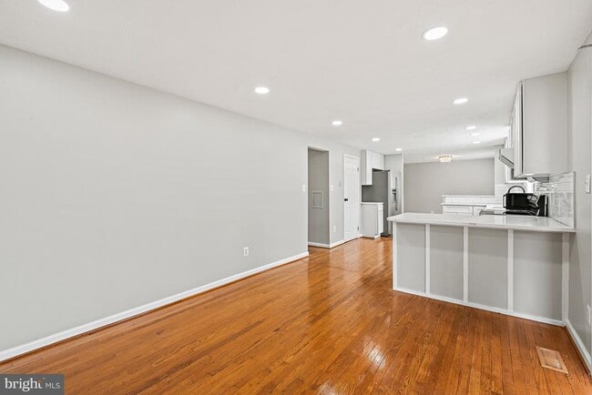 Building Photo - 9409 Mirror Pond Dr