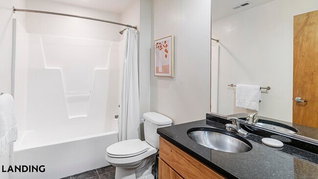 Building Photo - 700 Everett St