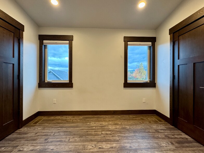 Building Photo - 1047 Columbia Ave