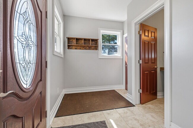 Building Photo - 1352 Smith Rd