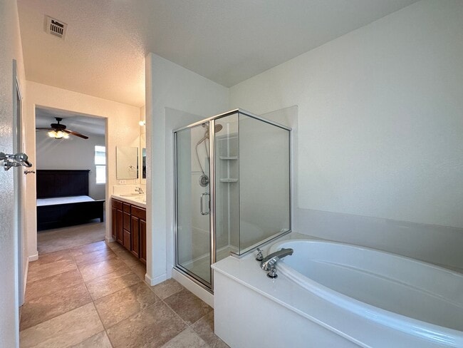 Building Photo - 3 Bedroom Rosemont Home