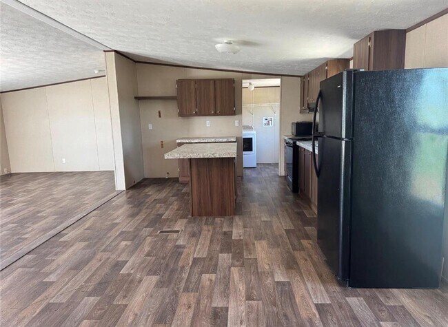 Building Photo - 104 Dockal Dr