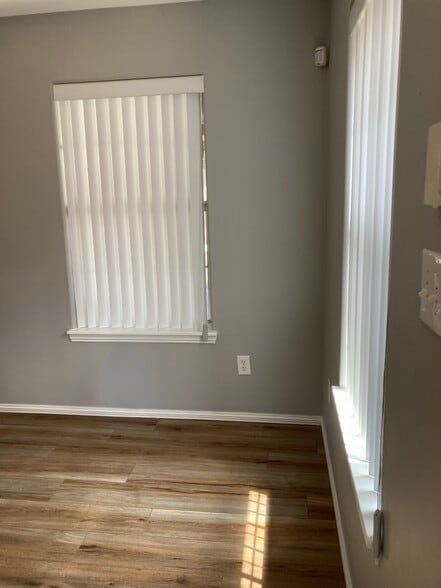 Building Photo - 910 English Ave