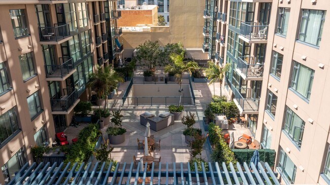 Building Photo - 530 K St