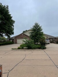 Building Photo - 521-523 E Rogers Dr
