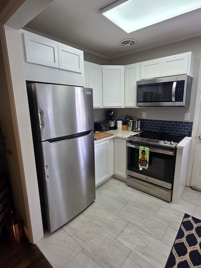 Building Photo - Take a look on this beautiful corner property