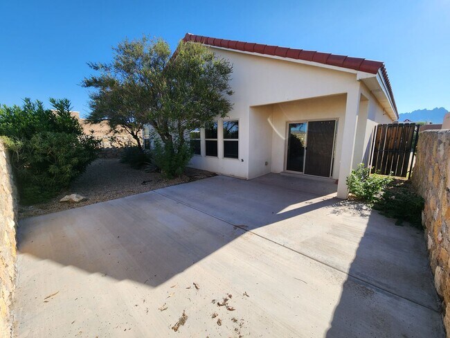 Building Photo - 4215 Franzia Rd
