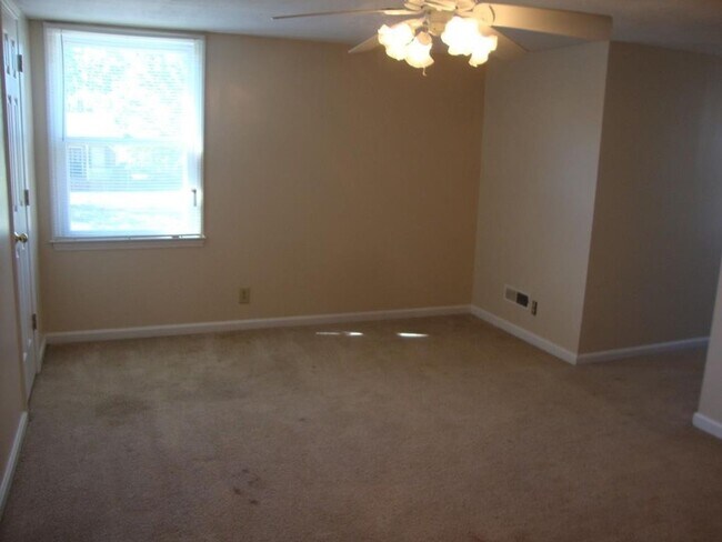 Building Photo - 2208 Patriot Dr