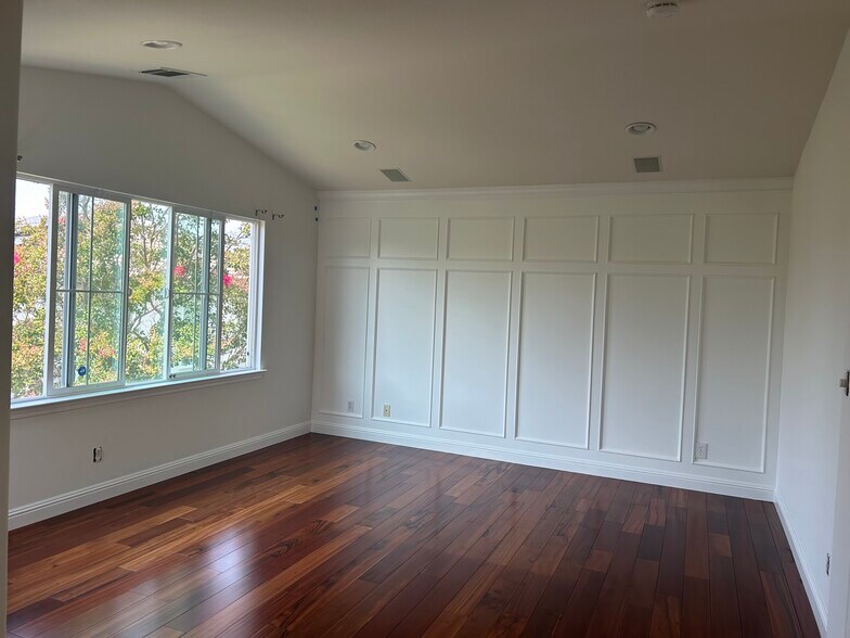 Master Bedroom - 2553 McLaren Ln