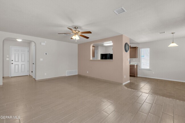 Building Photo - 803 Luisa St