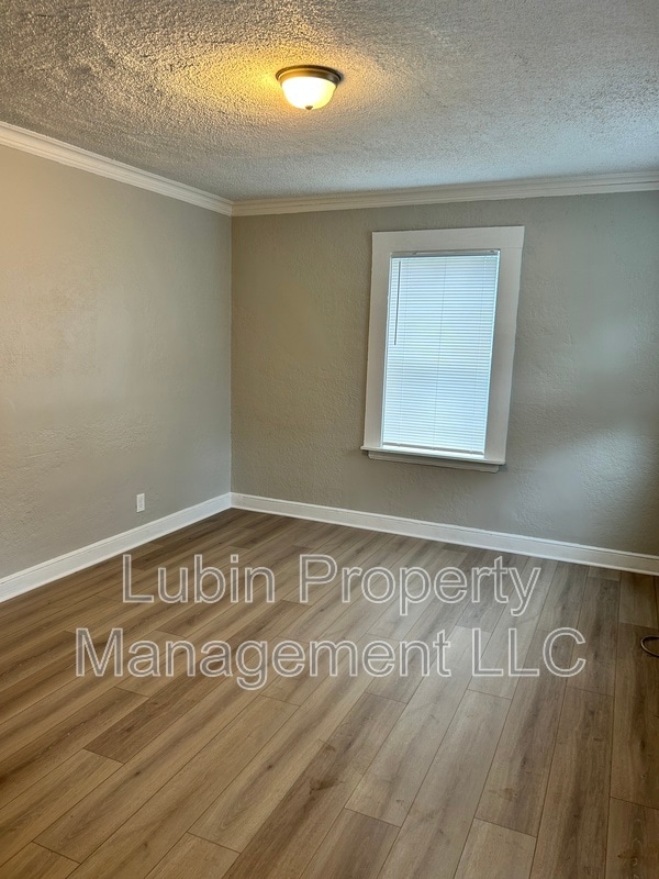 Building Photo - 2406 Forest Ave