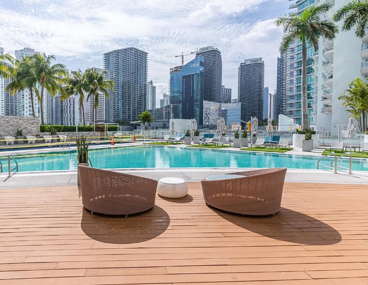 Building Photo - 90 SW 3rd St