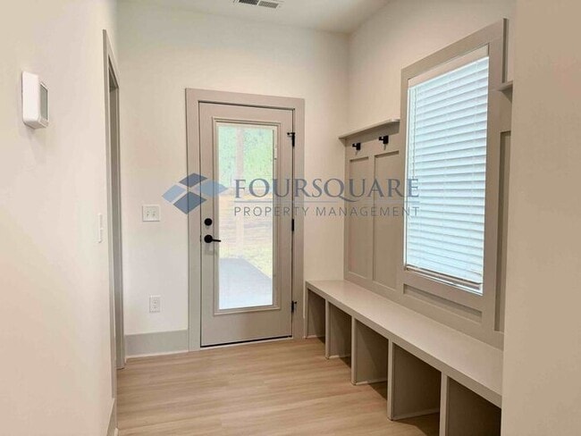 Building Photo - Modern 4-Bed / 4-Bath Townhome with Covered Patio, Deck & Garage – Inside the Beltline Near Downt...