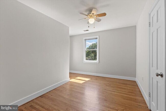 Building Photo - 6023 Walhonding Rd