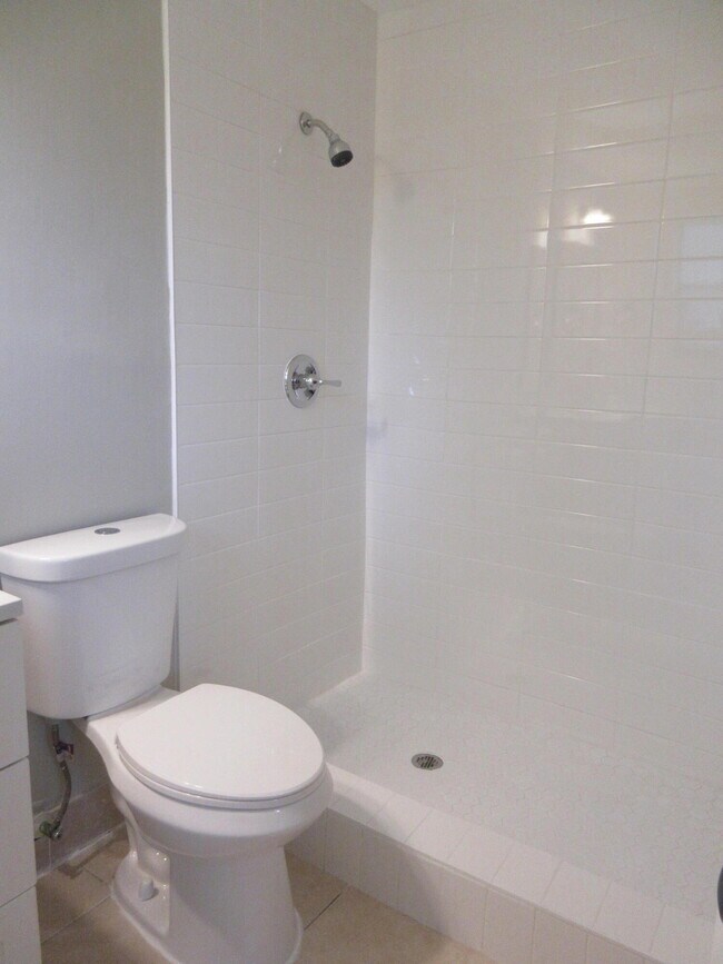 Building Photo - 4065 NW 114th Ave