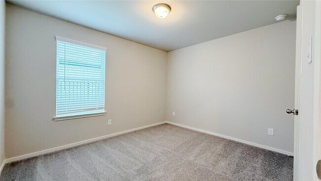 Building Photo - 27315 Blue Pool Dr